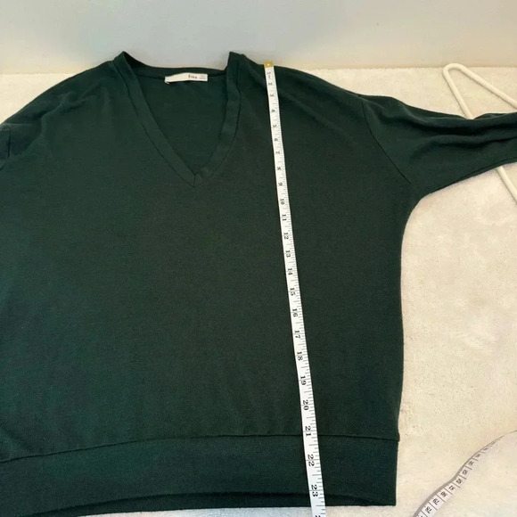 Wilfred Free Shirt Womens XXS  Green V Neck Pullover Sweater Tee Classic - Picture 7 of 7